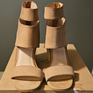 Kelsi Dagger Elegant Tan Women's Sandals